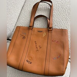 EUC rare Coach 100%Leather Tote with Embroidered Accents